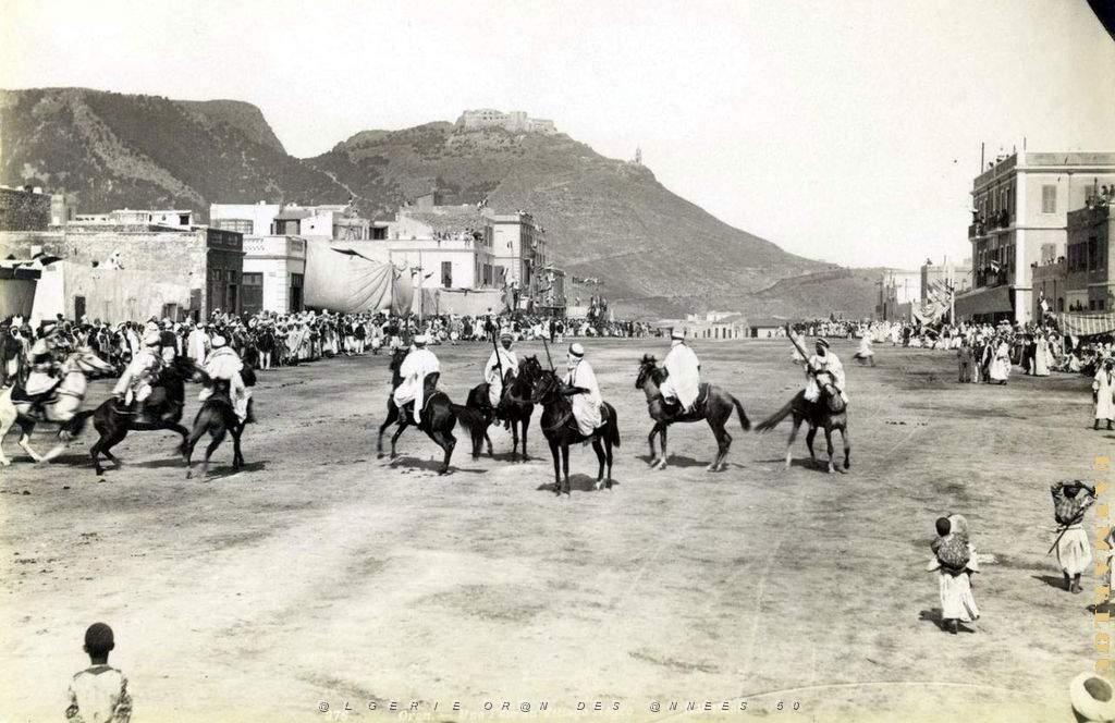 CA a- 197- Village negre.jpg